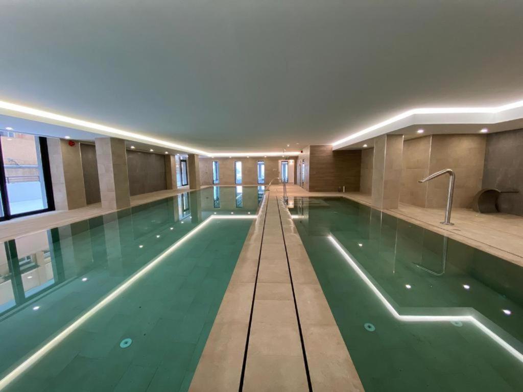 Cp Top Floor Luxury Studio With Spa And Pool 지브롤터 외부 사진