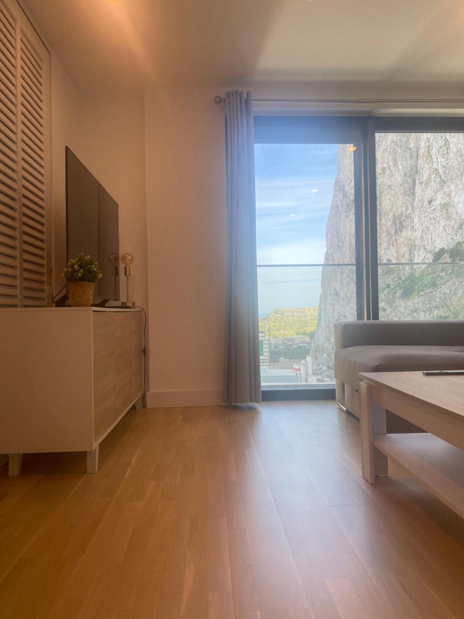 Cp Top Floor Luxury Studio With Spa And Pool 지브롤터 외부 사진